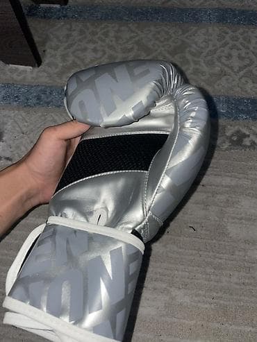 Перчатки: Перчатки для бокса Venum, серебристые Почти новые ! 10 OZ Очень срочно — 3