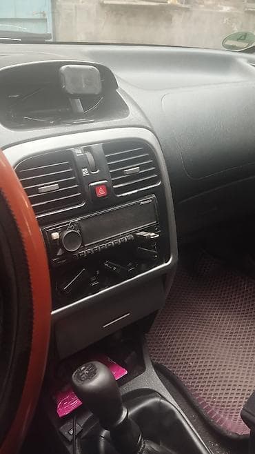 Mitsubishi Carisma: 2003 г., 1.6 л, Механика, Бензин, Седан