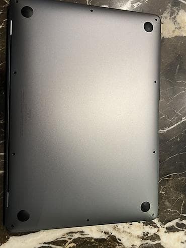 4к 4k: Apple MacBook Air 13.3" (Retina, 2560×1600), цвет Space Gray. Чип — 2