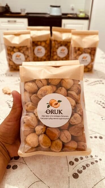 клубника урук: Сушеные абрикосы в прозрачной упаковке с крафтовым верхом, что — 1