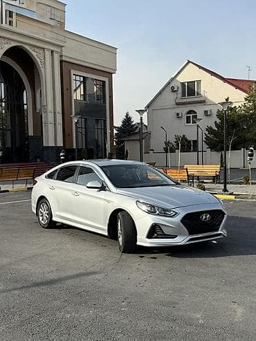 audi r8: Аренда Hyundai Sonata, серебристый седан бизнес-класса Кузов и — 1