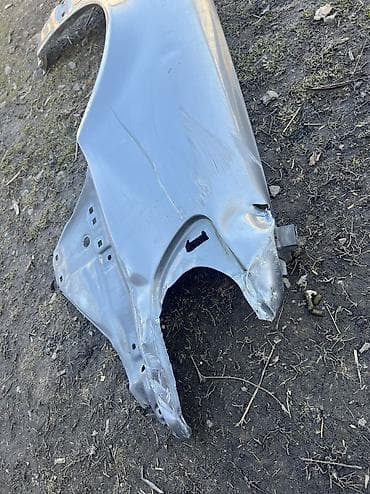 Кузовные детали: Крыло Переднее правое Audi, 1993 г., Б/у, Оригинал — 2