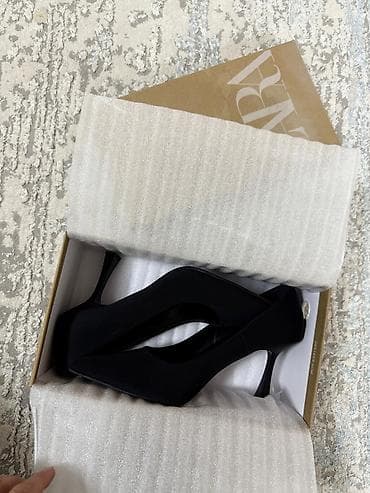обувь новая: Женские туфли черные на каблуке, размер 38 Описание: Продаю стильные — 4