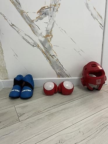 Комплект экипировки Taekwondo TOP TEN подростковые Состав: - Шлем lalafo.kg да Комплект экипировки Taekwondo TOP TEN подростковые Состав: - Шлем