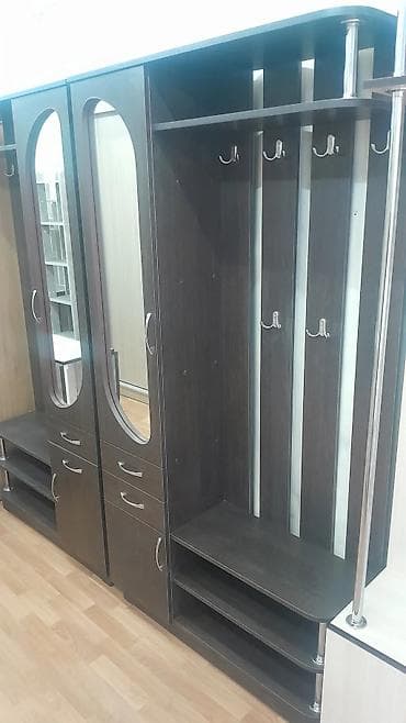 Прихожая модульная из ЛДСП в темном древесном декоре. Состав и