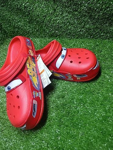 парные кофты: Сабо Crocs с дизайном «Тачки» — Молния Маккуин. - Ярко‑красный цвет — 4