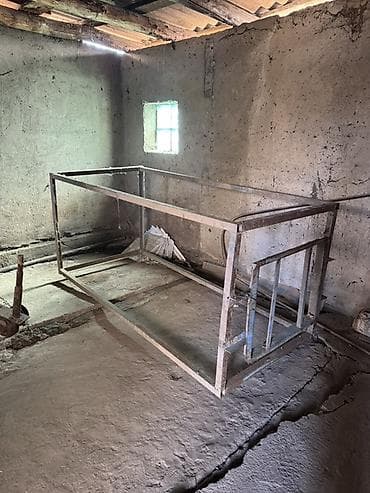 Металлическая каркасная конструкция + металлический стеллаж с банками