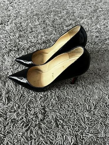 лабутен обувь: Лодочки-стилеты Christian Louboutin, модель с острым носком. - — 2