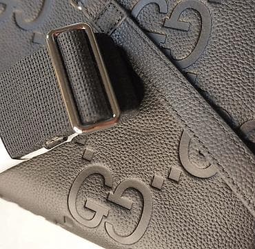 сумку и клатч: Сумка-клатч Gucci из чёрной зернёной кожи с тиснённым монограммным — 3