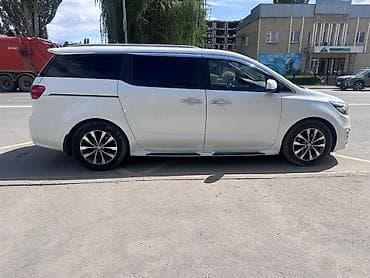 реклама на авто наклейки: Kia Carnival: 2017 г., 2.2 л, Автомат, Дизель, Минивэн — 4