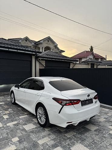 жели: Toyota Camry: 2021 г., 2.5 л, Автомат, Гибрид, Седан — 8