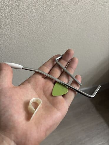 стоимость барабанной установки: Yamaha Pacifica 212 vqm, покупал в официальном магазине Ямаха весь — 10