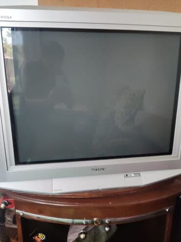 Телевизор Soni в отличном состоянии работает оригинал. отдам вмести с