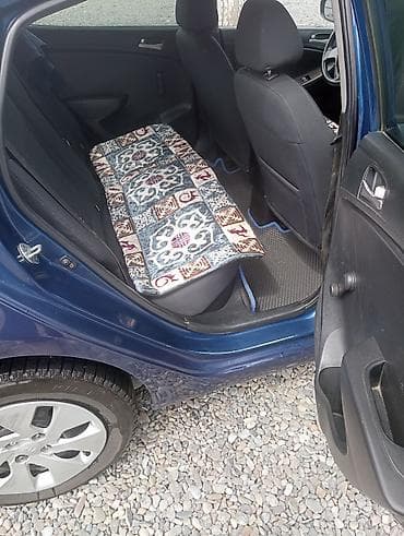 Унаа сатуу: Hyundai Solaris: 2014 г., 1.4 л, Кол менен иштөөчү, Бензин, Седан — 3