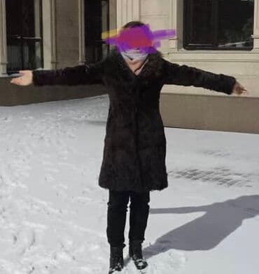 Дубленка- шуба Енот тёплая, почти новая at lalafo.kg Дубленка- шуба Енот тёплая, почти новая