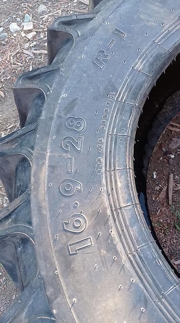 седельный тягачи: Сельскохозяйственная шина 16.9-28 R-1 - Размер: 16.9-28 - Тип — 3