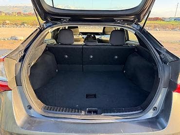 Унаа сатуу: Toyota Prius: 2019 г., 1.8 л, Гибрид, Хетчбек — 5