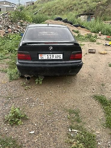 Унаа: BMW 3 series: 1992 г., 1.8 л, Кол менен иштөөчү, Бензин, Седан — 2