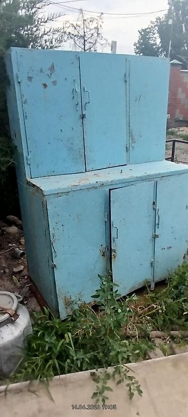 Продаю листы шкафы прочные. Цена недорого за стол шкаф 8000с ; за — 1