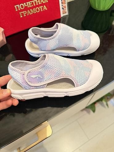 одежда лининг: Детские сандалии/сланцы с закрытым носком от Lining, 30 размер - — 2