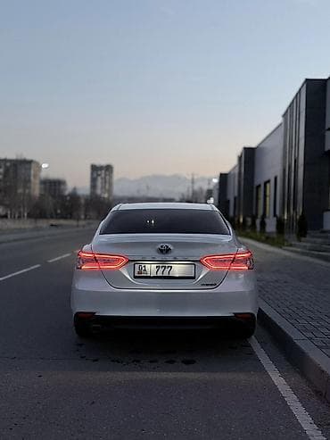 rav 4 2018: Toyota Camry: 2018 г., Гибрид — 2