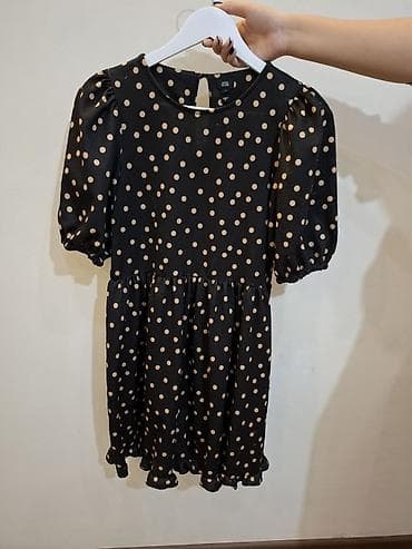 Платье мини в горох - Цвет: черный с бежевыми горошинами - Фасон