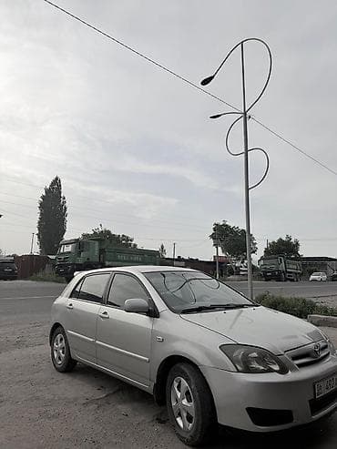 Транспорт: Toyota Corolla: 2004 г., 1.4 л, Кол менен иштөөчү, Хетчбек — 2