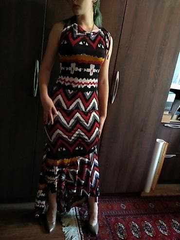 Жеке буюмдар: Красивое, яркое, притягательное платье. Размер S, на высокую девушку — 2