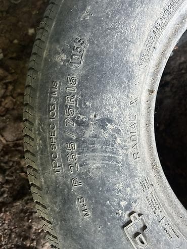 windom 2001: Шины 235 / 75 / R 15, Всесезонная, Б/у, Запаска, Легковые, Michelin — 1