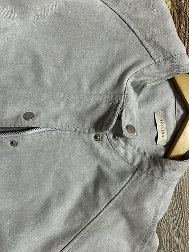 стильная куртка на весну: Светло‑серо голубая укороченная куртка BOILING Носила 3 раза, очень — 4