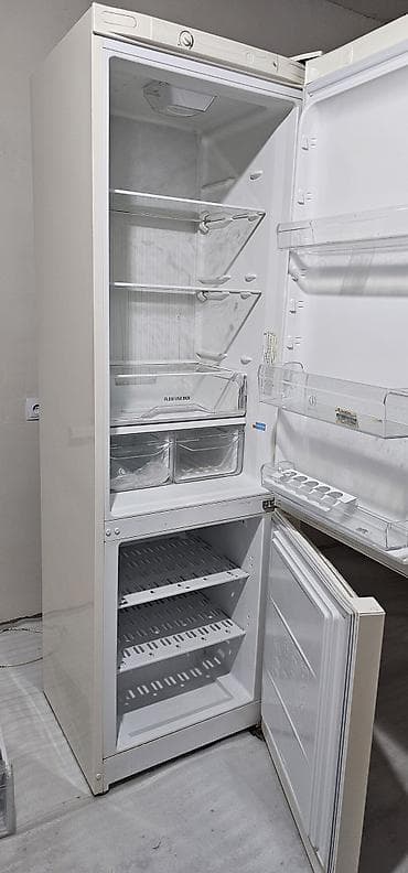 clean water: Холодильник Indesit, Двухкамерный — 3