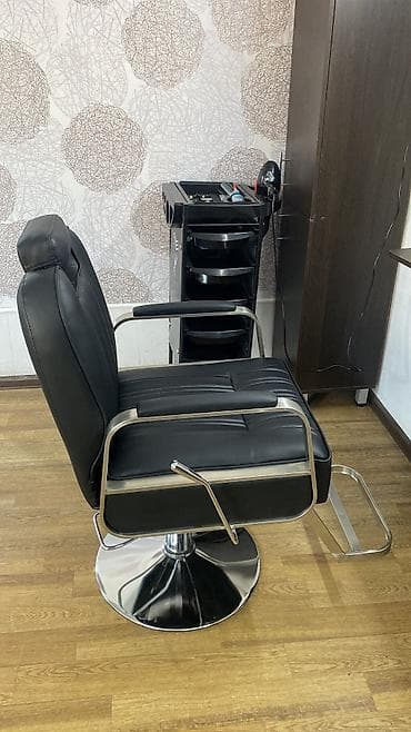 Стулья, табуретки: Барбер кресло для парикмахеров. В отличном состоянии, как новое — 2