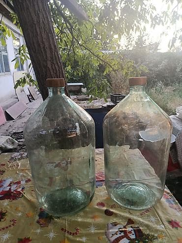 Продаю 3 бутыля по 20 литров Цена за 3 2000 Есть 1 бутыль 10 литров