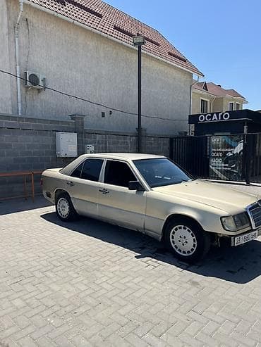 мерседес бенс а: Mercedes-Benz W124: 1990 г., Седан — 3