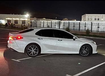 Toyota Camry: 2022 г., 2.5 л, Автомат, Гибрид, Седан — 3