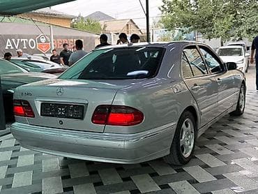 id 4: Mercedes-Benz E-Class: 2000 г., 3.2 л, Автомат, Бензин, Седан — 7