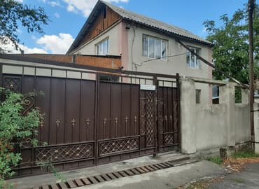 суточные гостиницы в бишкеке джал: 100 м², 4 комнаты, Парковка, Забор, огорожен — 1