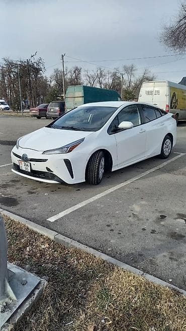 prius v: Toyota Prius: 2020 г., 1.8 л, Гибрид, Седан — 2