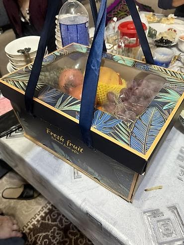 ящик мандарин: Подарочный набор свежих фруктов в дизайнерской коробке. Состав — 4