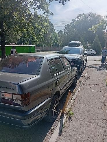 vin code: Volkswagen Vento: 1993 г., 1.8 л, Механика, Бензин, Седан — 3