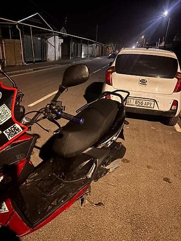 bmb 39: Скутер WANGYA Twist 50/125 (стикеры на облицовке) - Спортивный — 5