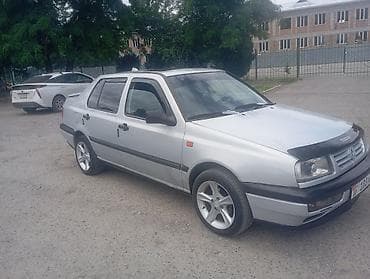 mazda 323 2003: Volkswagen Vento: 1994 г., 1.8 л, Механика, Бензин, Седан — 5