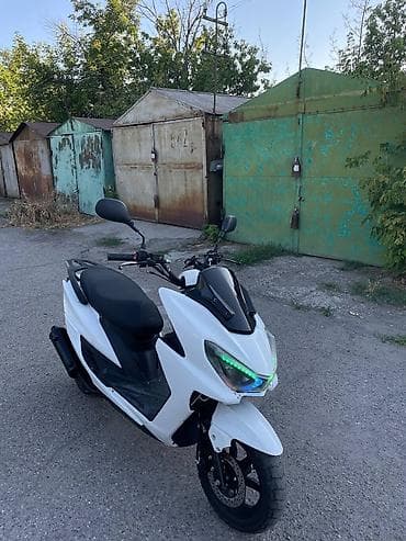В ПРОДАЖЕ СКУТЕР Скутер DUL DUL, белый, городской форм‑фактор. плюс — 3