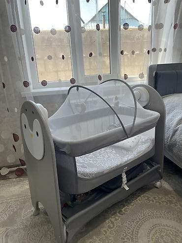 пингвины: Детская колыбель-люлька с маятниковым механизмом - Компактная — 3