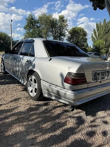 капот карина е: Mercedes-Benz W124: 1993 г., 2.8 л, Автомат, Бензин, Седан — 1