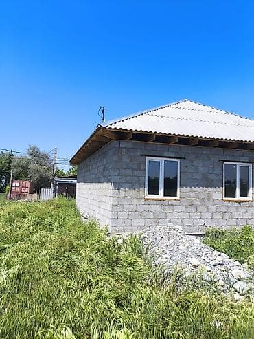 Продаётся одноэтажный дом коробкой на участке. Характеристики: -