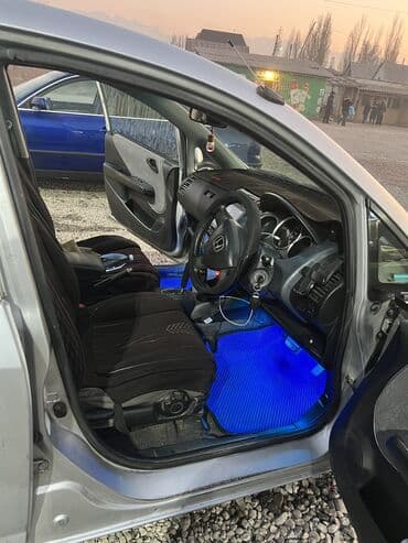 капот на аккорд: Honda Fit: 2003 г., 1.3 л, Вариатор, Бензиновая — 7