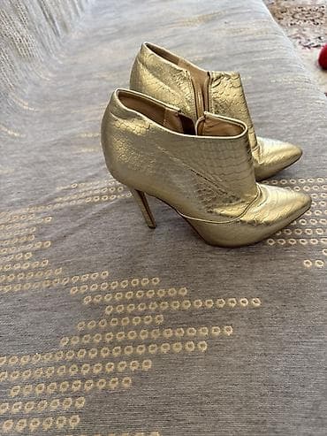 женские босоножки: Золотистые женские ботильоны на шпильке. - Материал верха: гладкая — 1