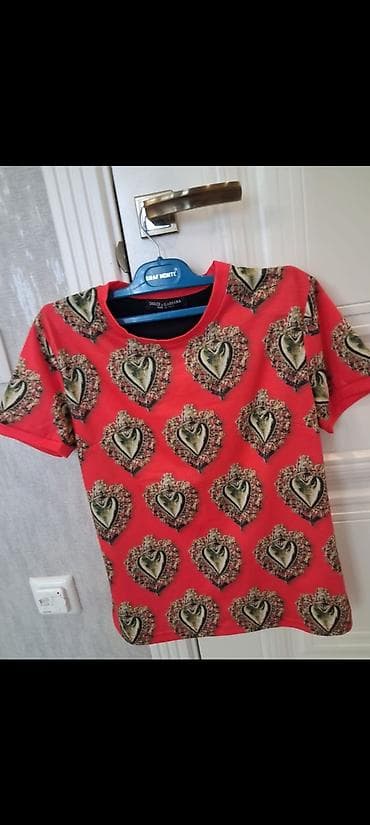 красный цвет: Футболка, Классическая модель, Италия, Dolce & Gabbana, Трикотаж, Б/у, XS — 1