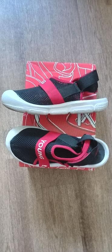 тигил: LI NING босоножки 35 размер, б/у, 1000 сомов - В комплекте — фирменная — 2